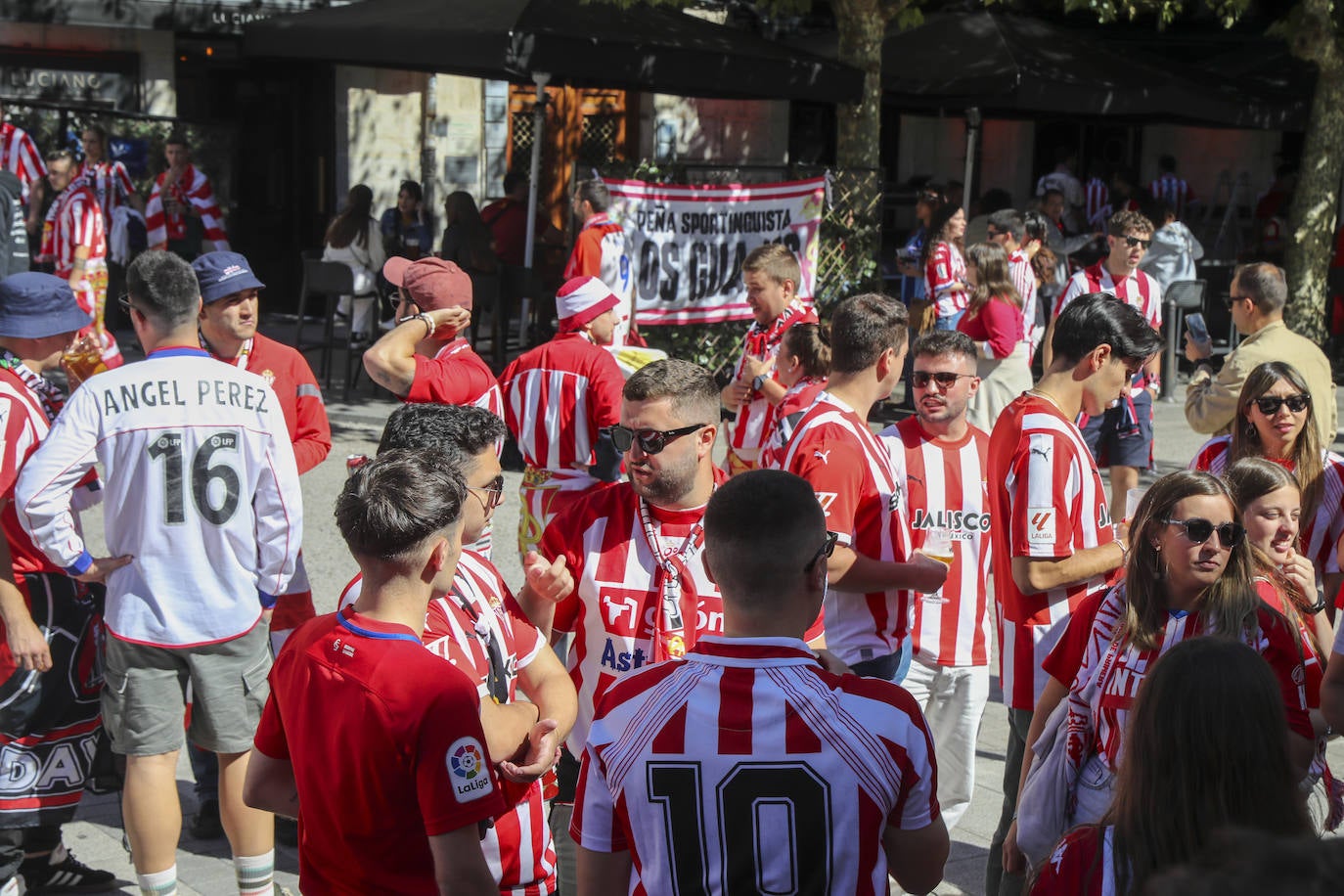 Ambientazo en Santander con la avalancha de sportinguistas