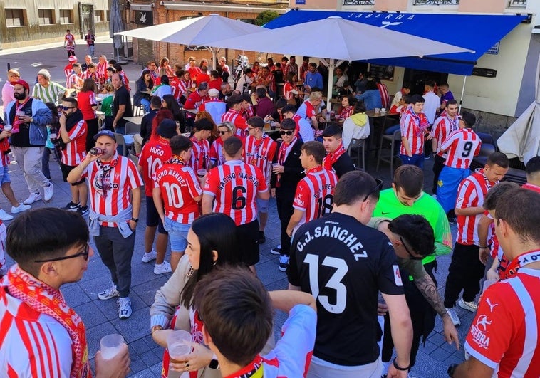 Afición del Sporting ya en Santander para animar al equipo.