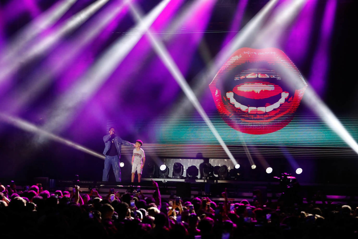 Mike Towers enciende La Ería