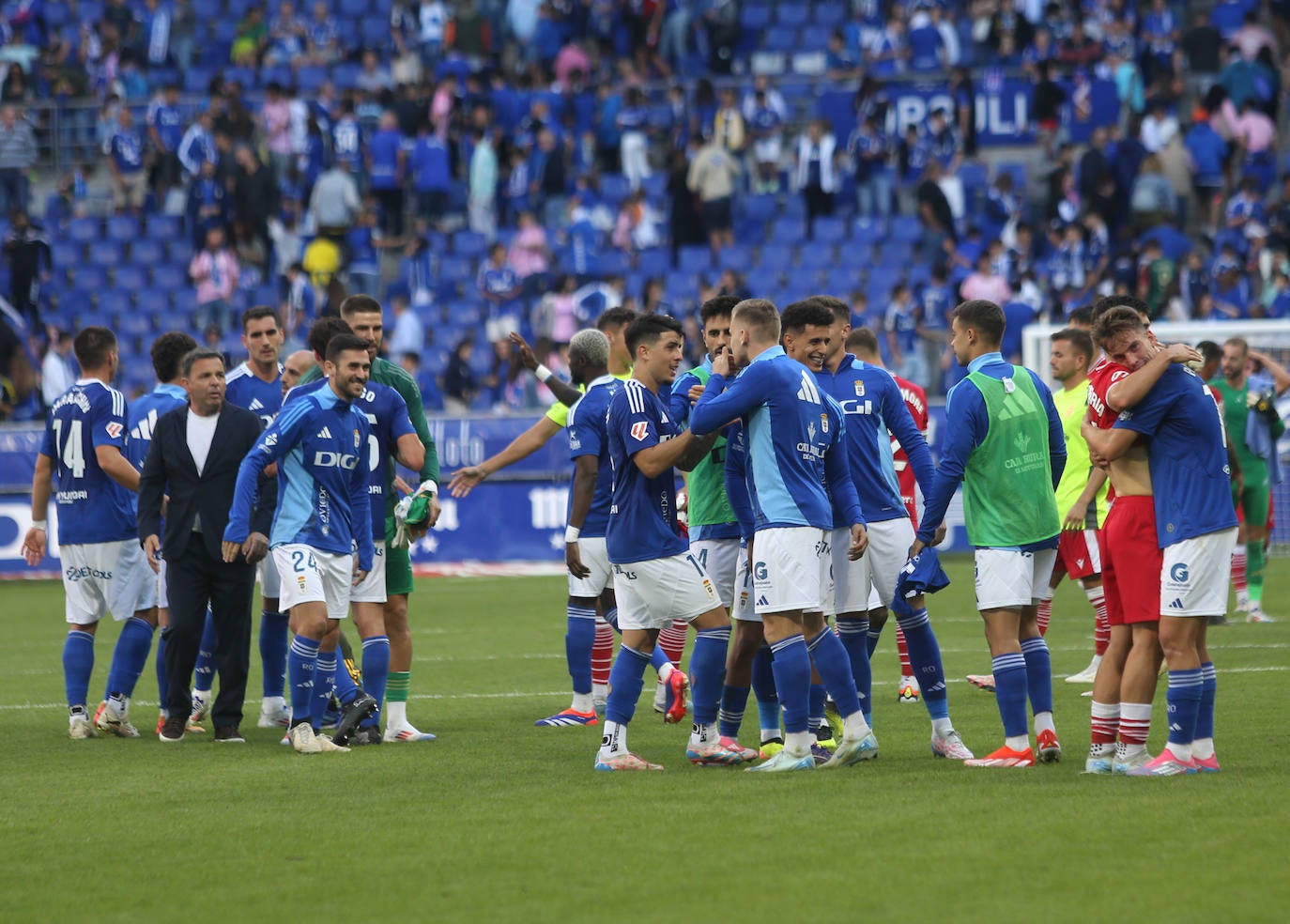 Las imágenes que deja el partido entre el Real Oviedo y el Cartagena