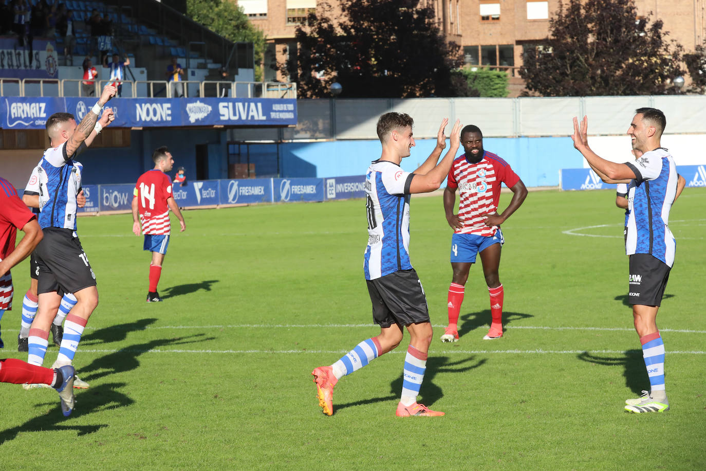 Las imágenes que deja el partido entre el Real Avilés y el Llanera