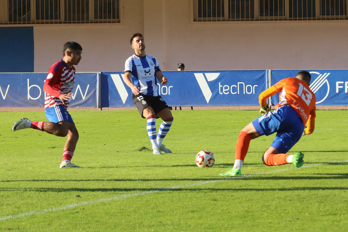 Las imágenes que deja el partido entre el Real Avilés y el Llanera