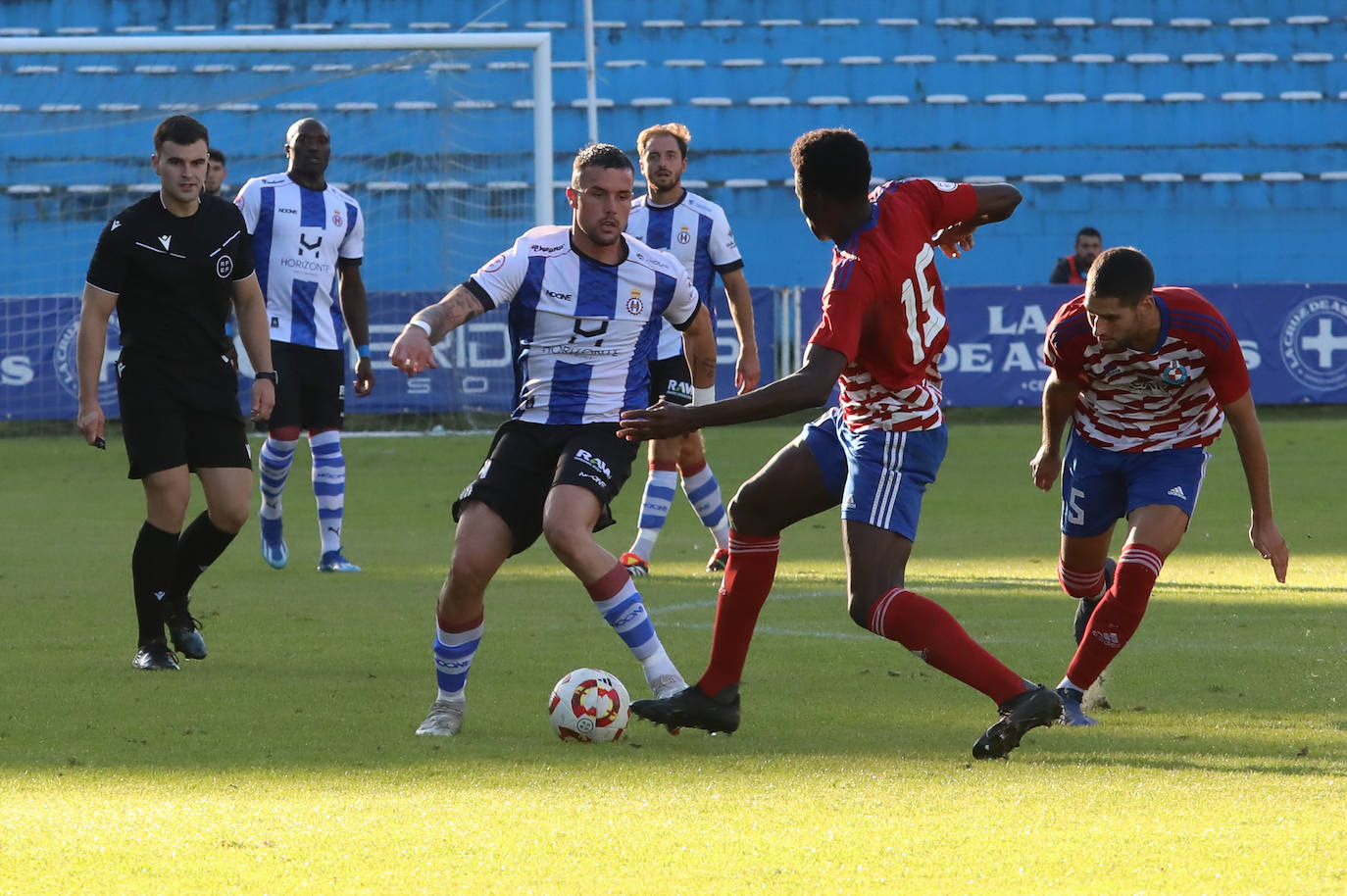 Las imágenes que deja el partido entre el Real Avilés y el Llanera