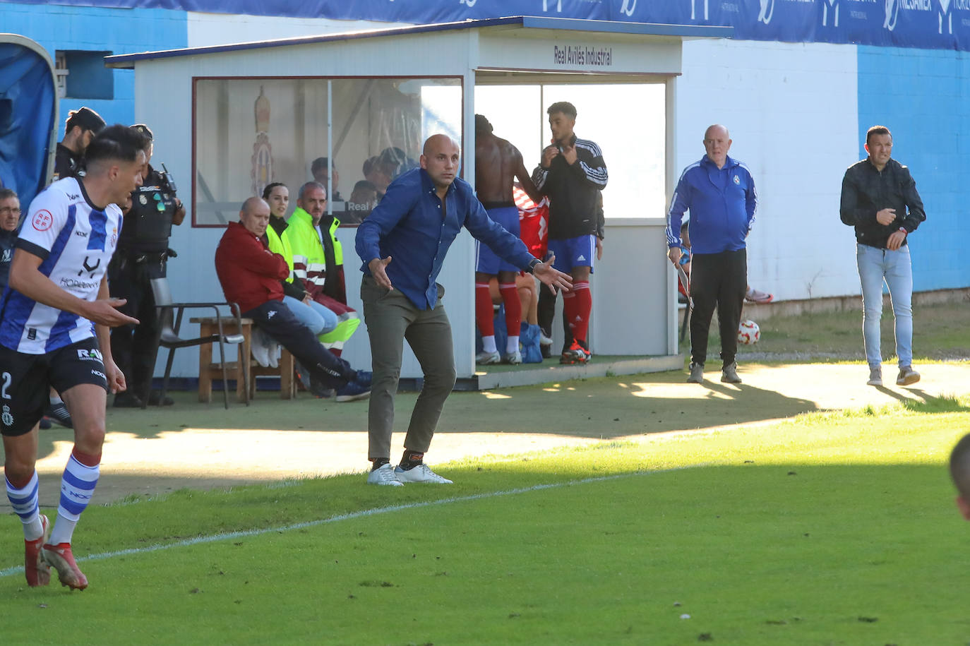 Las imágenes que deja el partido entre el Real Avilés y el Llanera