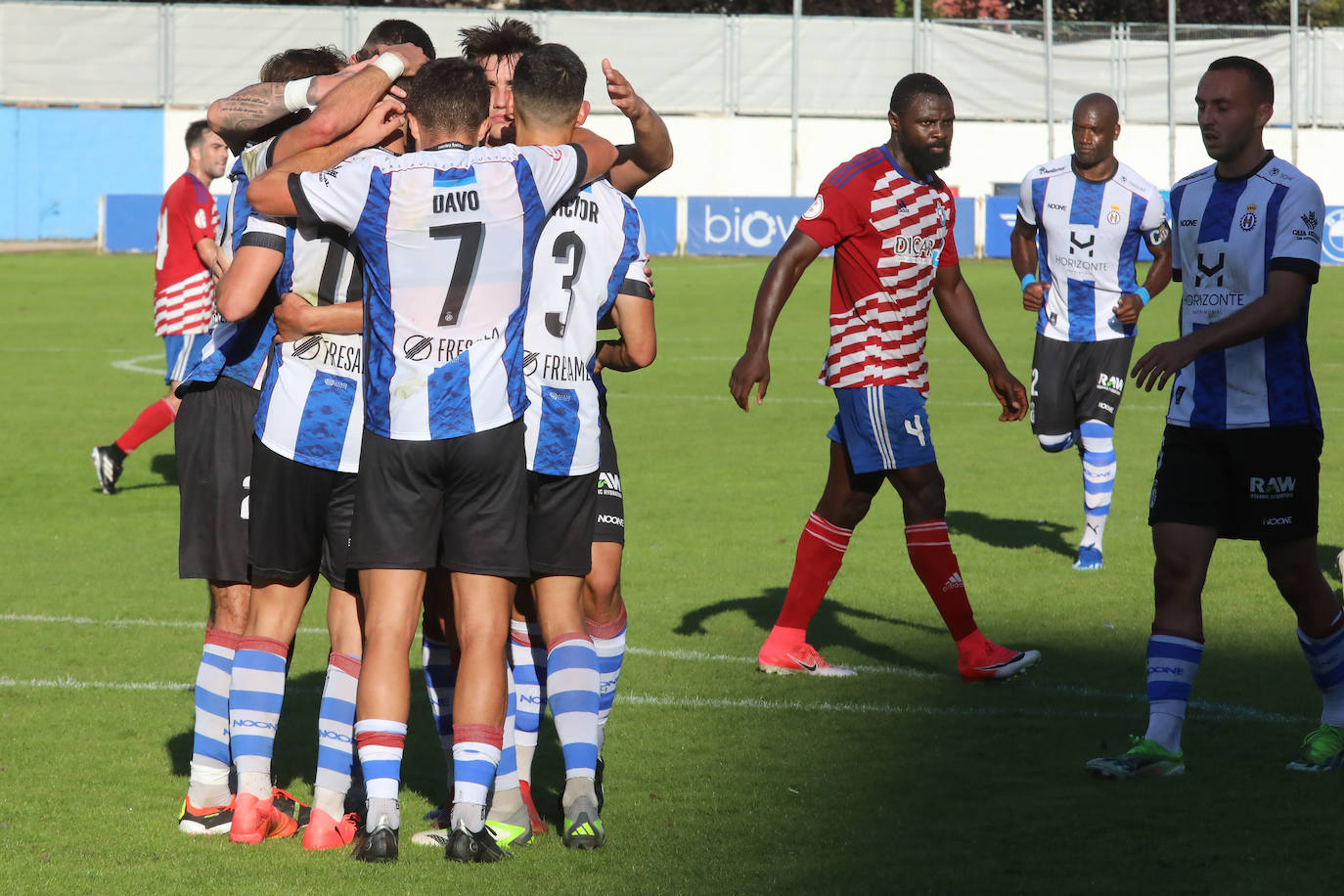 Las imágenes que deja el partido entre el Real Avilés y el Llanera