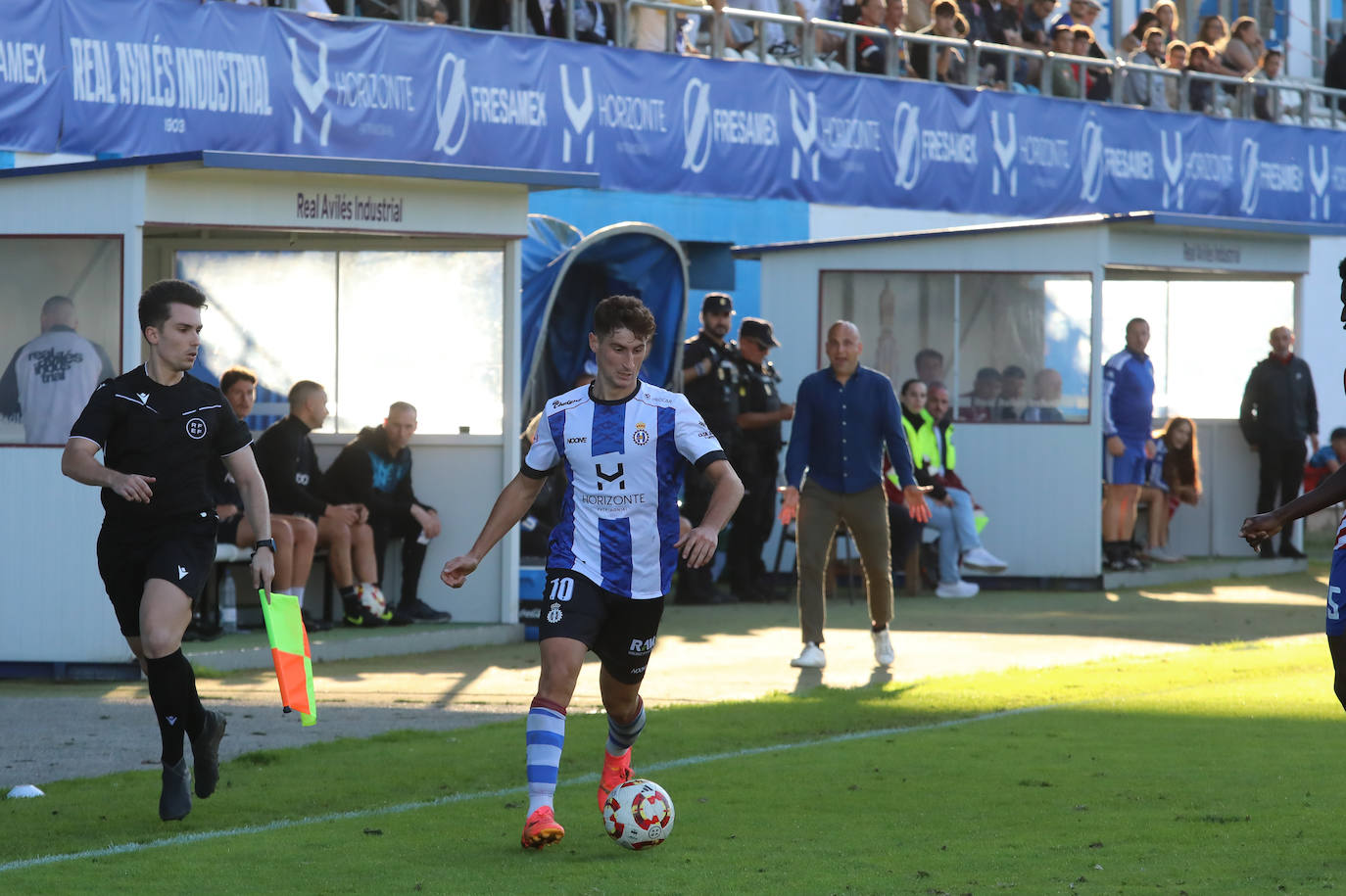 Las imágenes que deja el partido entre el Real Avilés y el Llanera