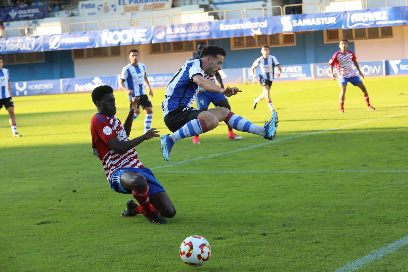 Las imágenes que deja el partido entre el Real Avilés y el Llanera