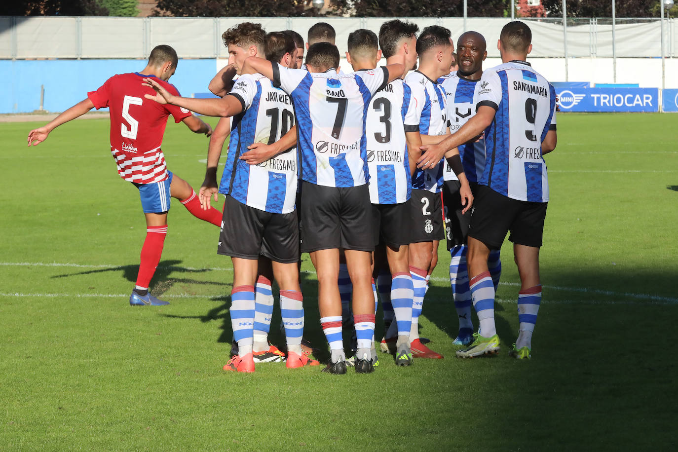 Las imágenes que deja el partido entre el Real Avilés y el Llanera