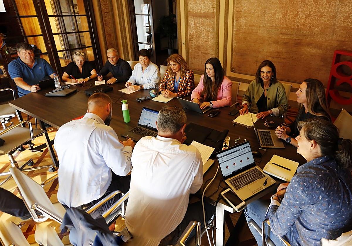 Pumariega presidió la reunión de la concertación en la Casa Paquet.