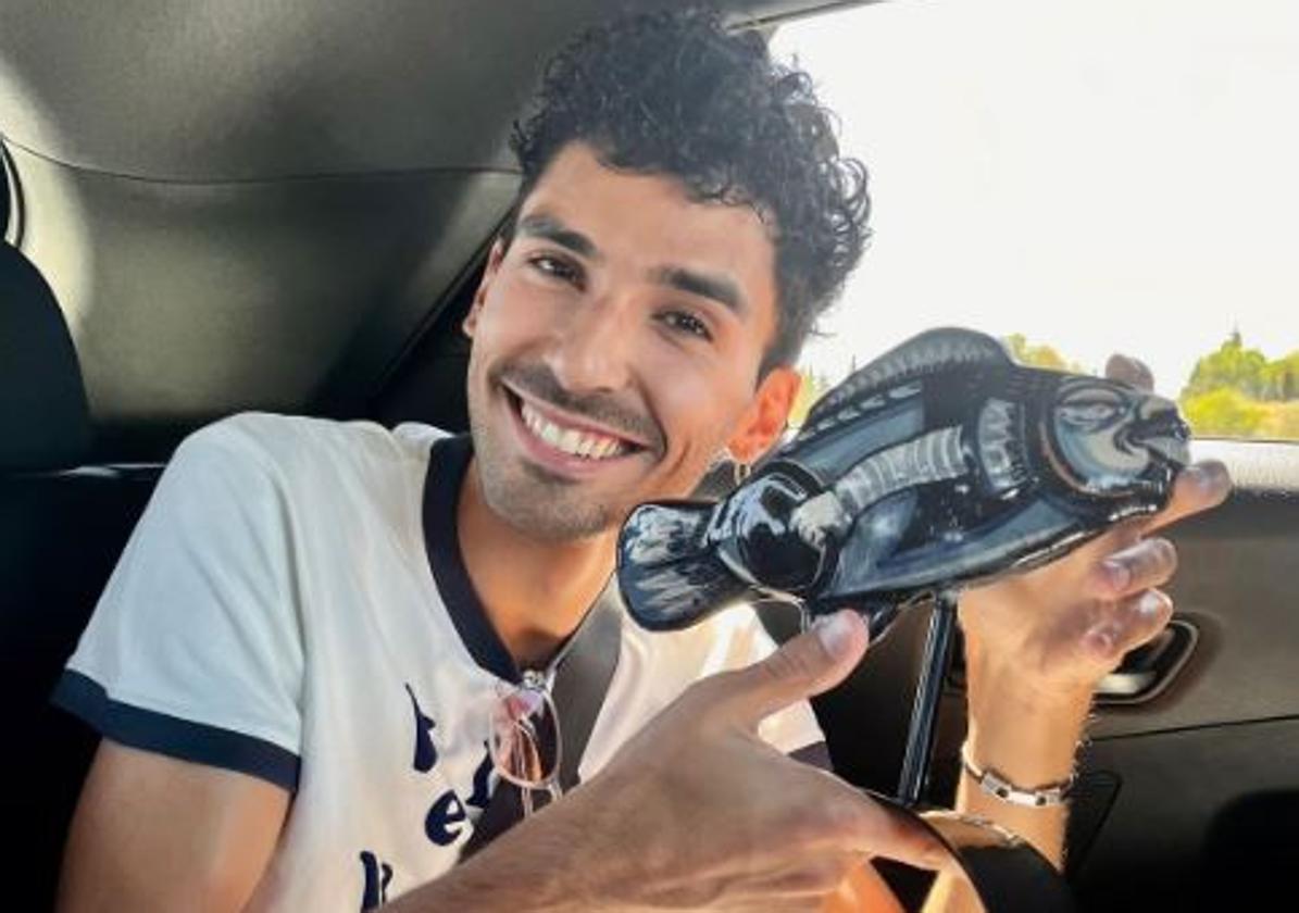 Flaco Rodríguez con su premio.