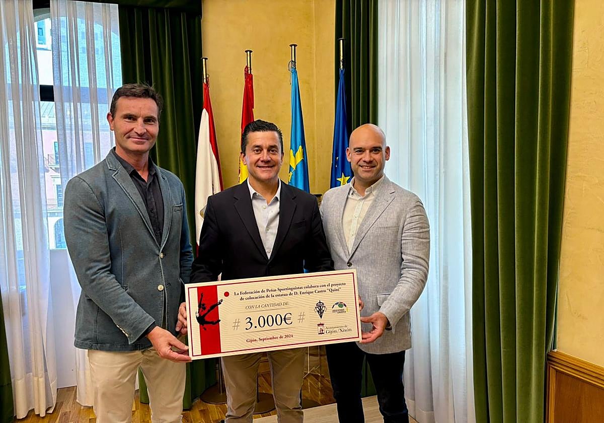 Jorge González-Palacios, Jorge Guerrero y Jesús Martínez Salvador, en el Ayuntamiento.