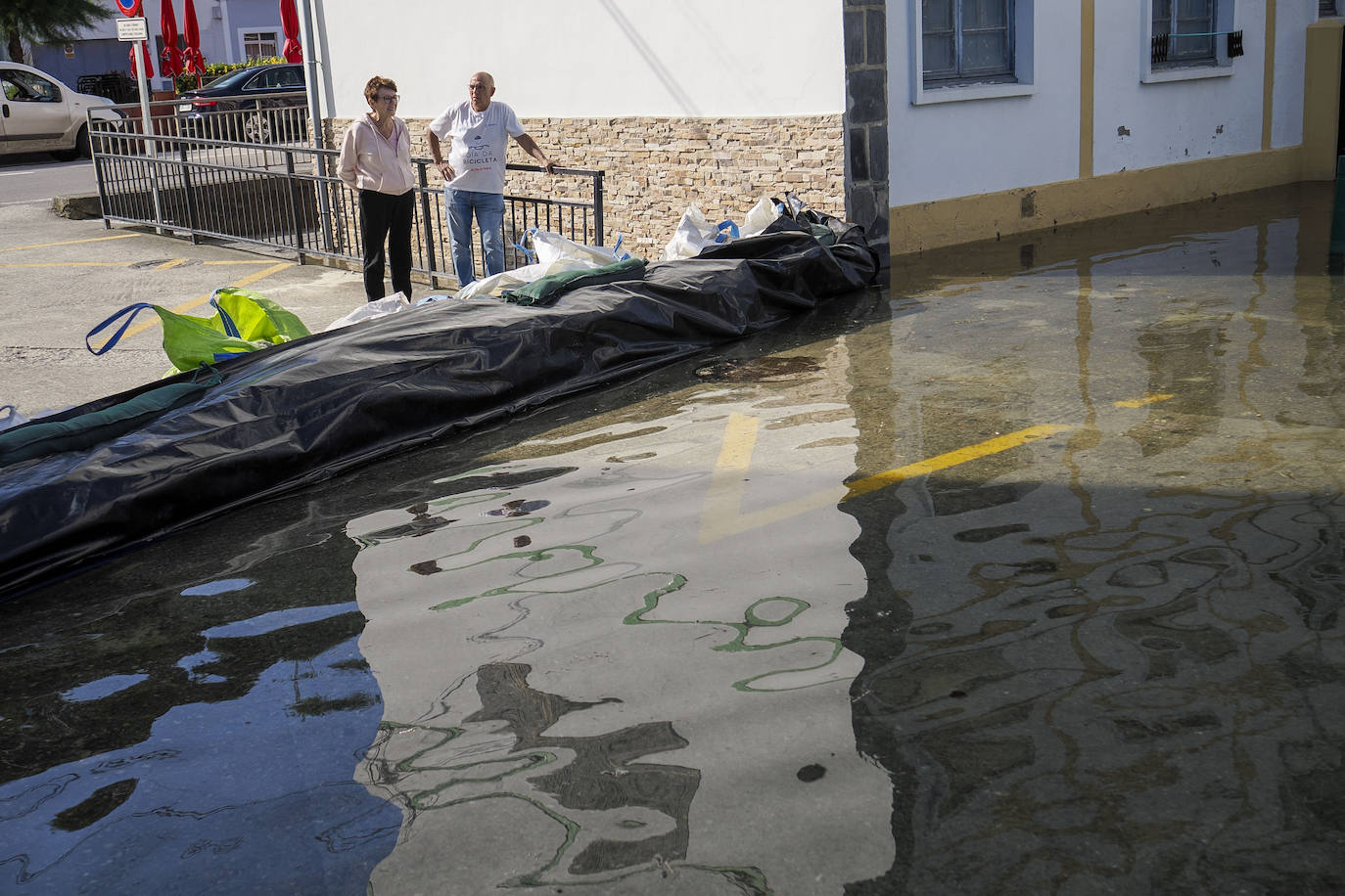 Las consecuencias de las mareas vivas en Asturias: inundaciones y fuerte oleaje