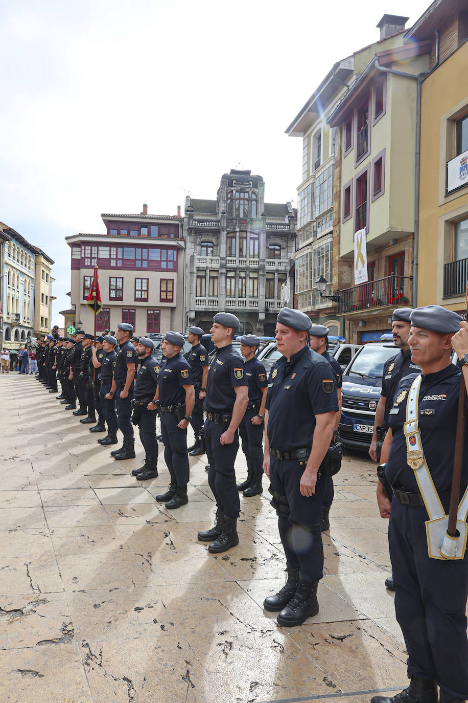 La Policía Nacional recibe la medalla de oro de Oviedo