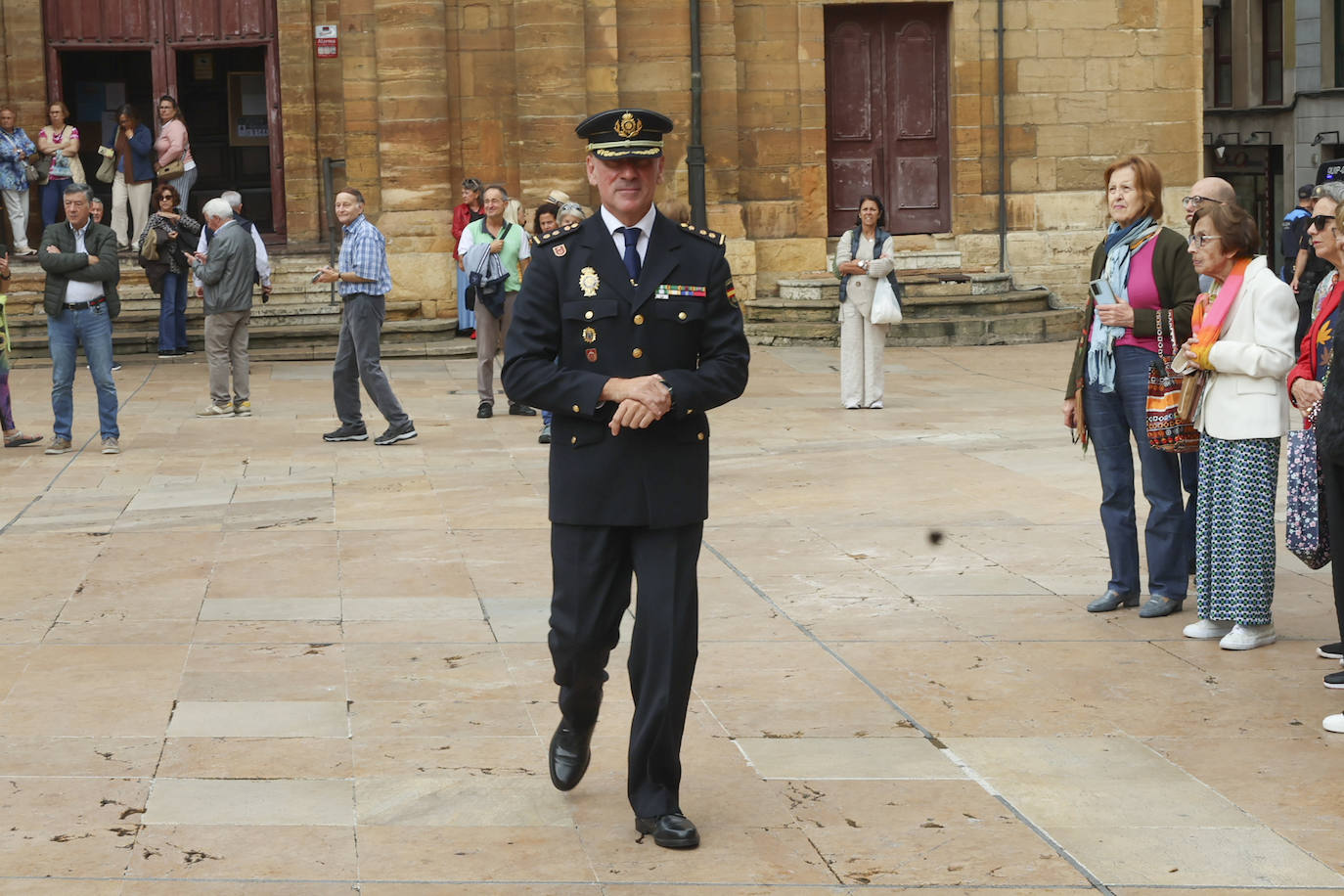 La Policía Nacional recibe la medalla de oro de Oviedo