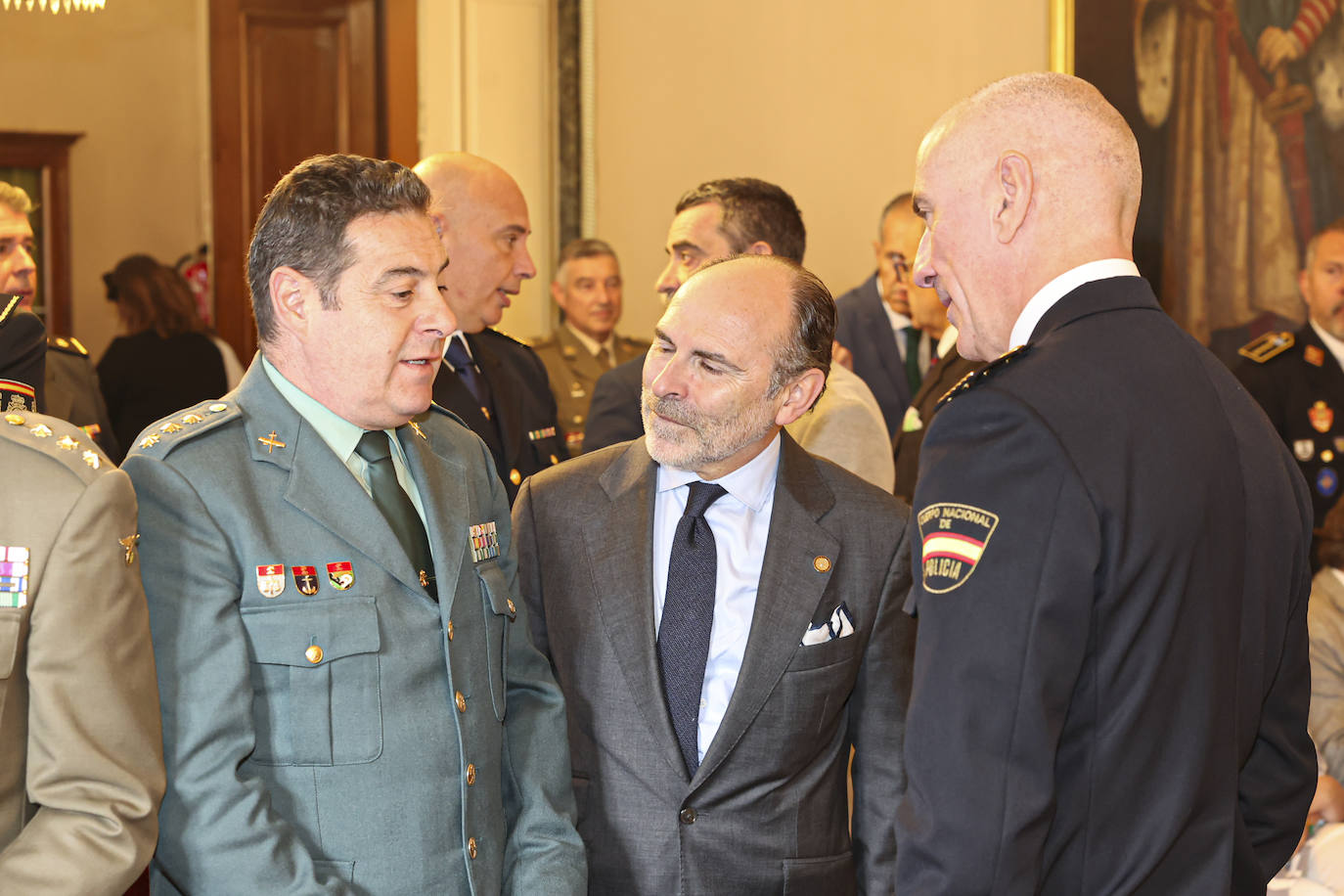 La Policía Nacional recibe la medalla de oro de Oviedo