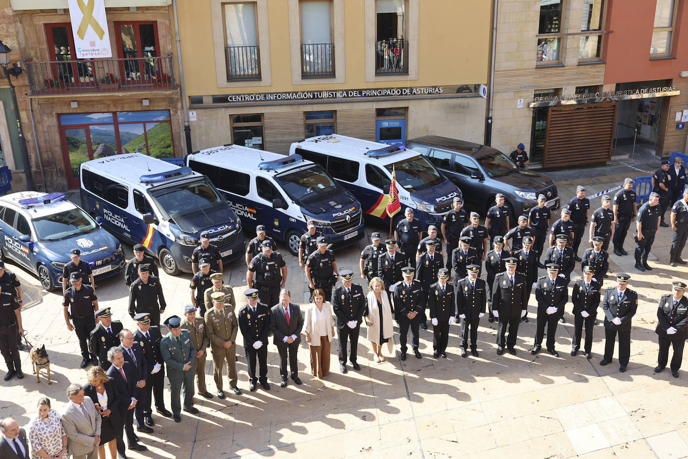 La Policía Nacional recibe la medalla de oro de Oviedo