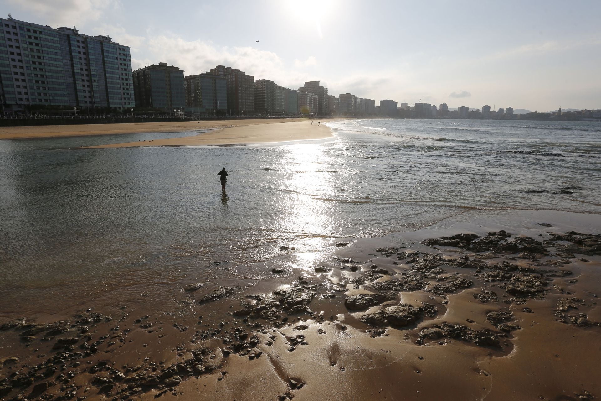 Las consecuencias de las mareas vivas en Asturias: inundaciones y fuerte oleaje