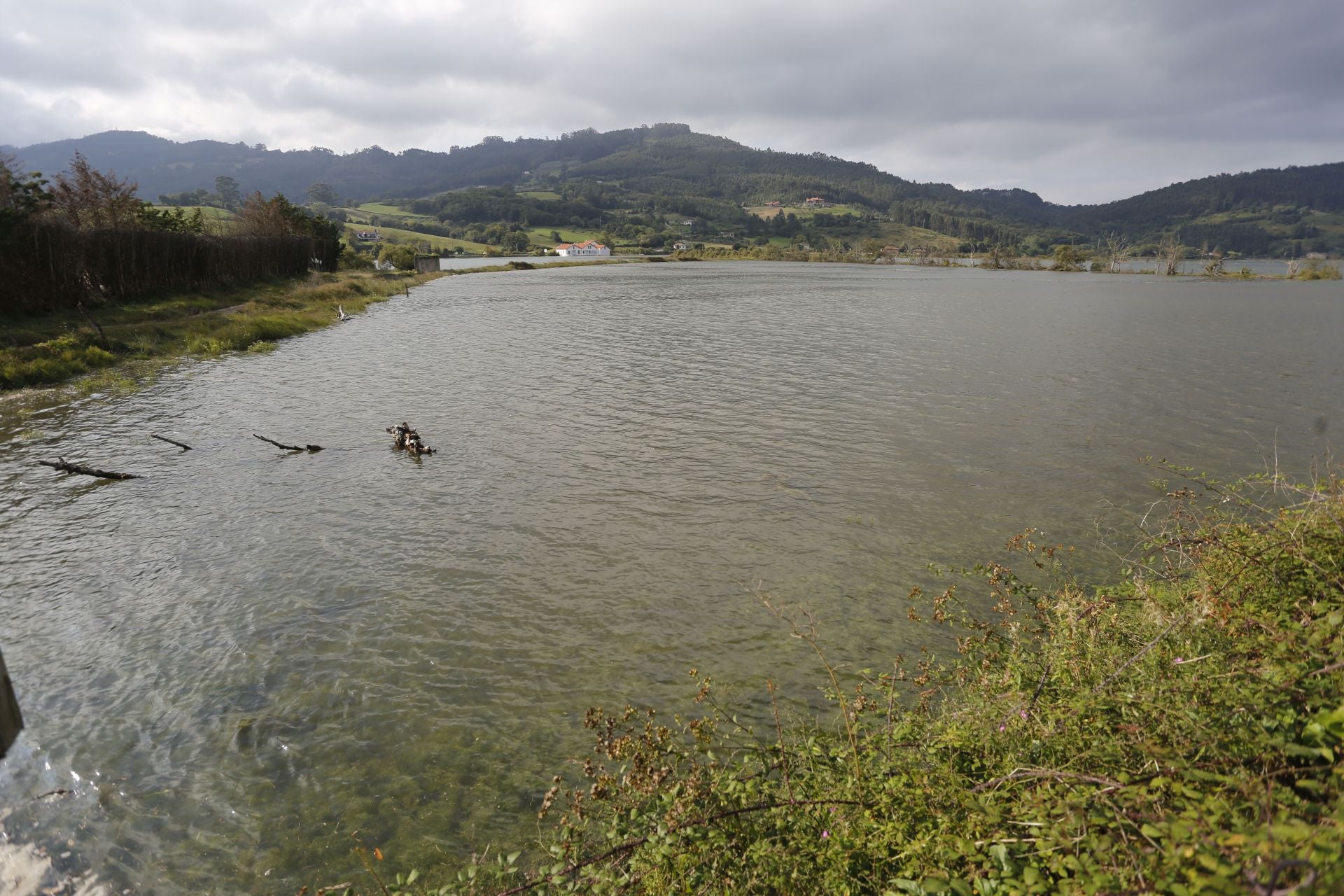 Las consecuencias de las mareas vivas en Asturias: inundaciones y fuerte oleaje