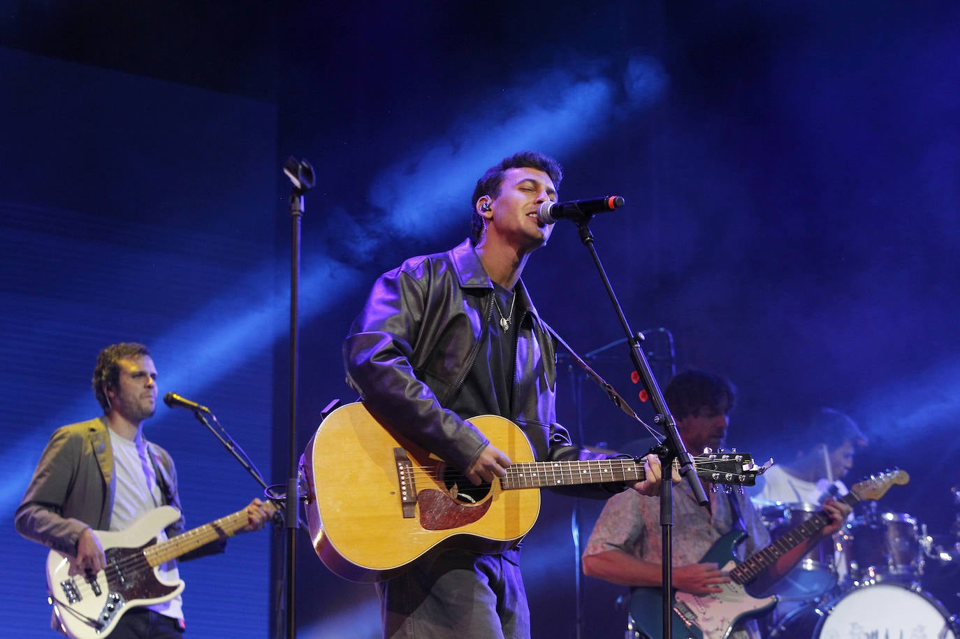 Taburete anima el recinto de La Ería