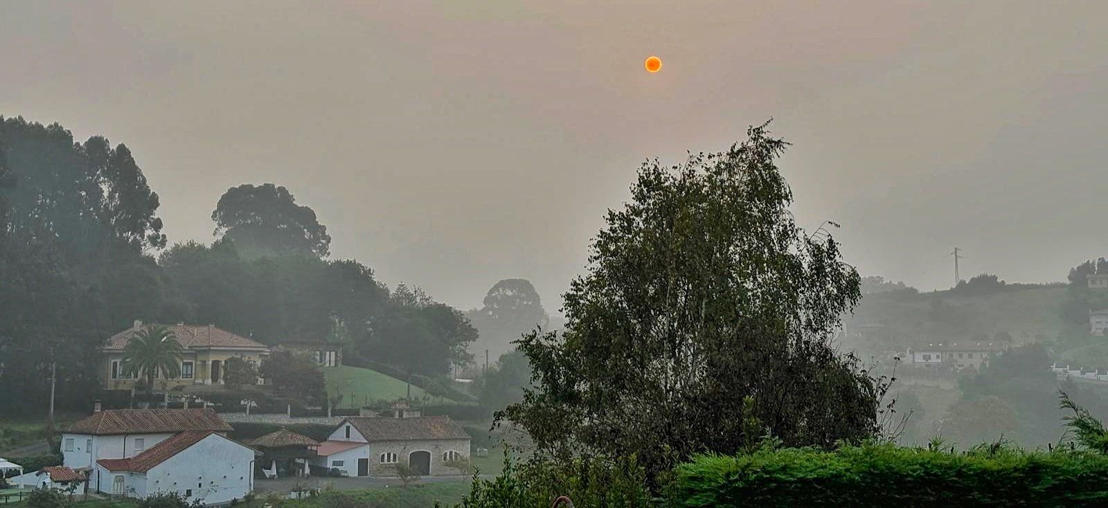 Las imágenes de un &#039;oscuro&#039; amanecer en Asturias