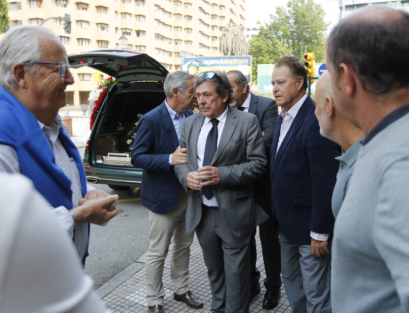 Multitudinaria despedida a Luis Torres, presidente de la Cocina Económica