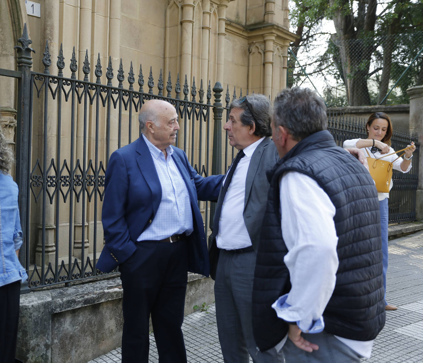 Multitudinaria despedida a Luis Torres, presidente de la Cocina Económica