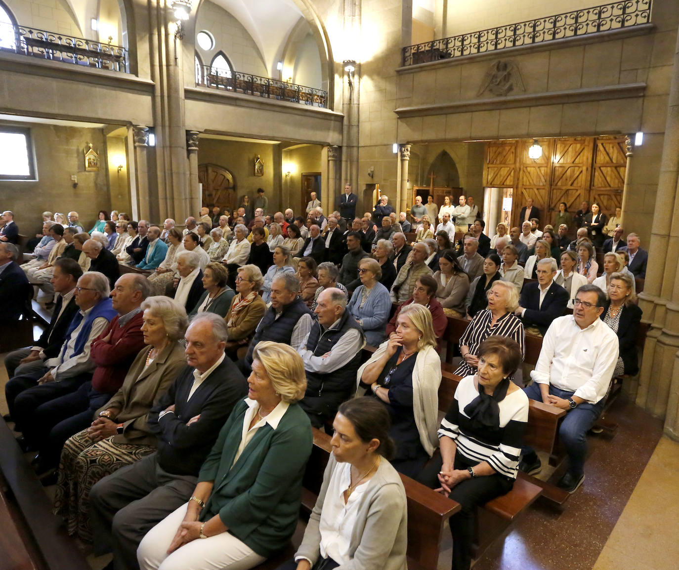 Multitudinaria despedida a Luis Torres, presidente de la Cocina Económica