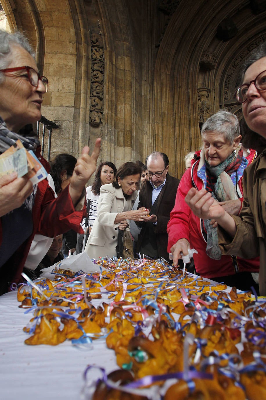 Reparto del bollo en Oviedo