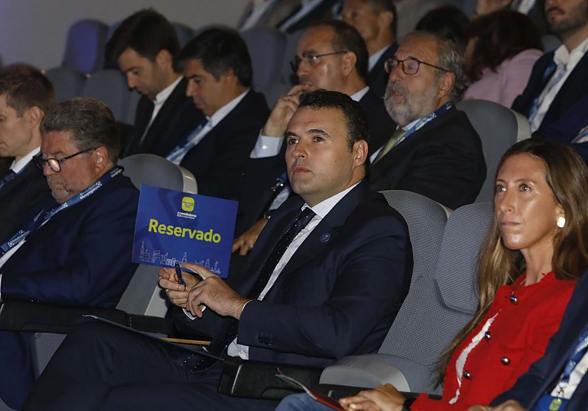 Guillermo Peláez y Ángela Pumariega en la jornada inaugural del Congreso de Mediadores 2024, en el recinto ferial.