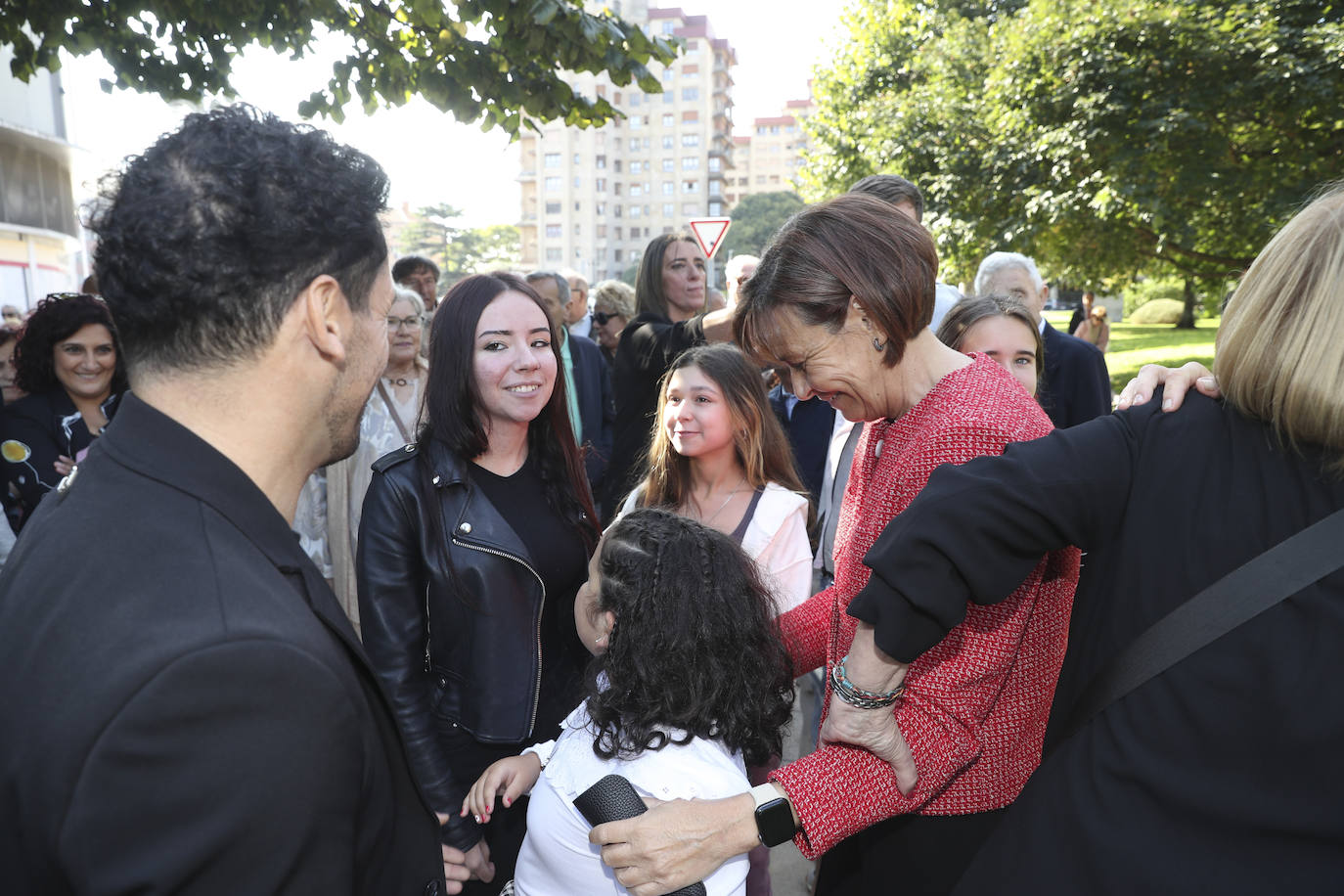 Quini, eterno en El Molinón: las imágenes de la inauguración de la escultura en Gijón