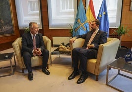 El ministro Ángel Víctor Torres y el presidente Adrián Barbón.