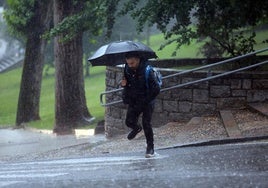 Lluvia en Oviedo durante un temporal.