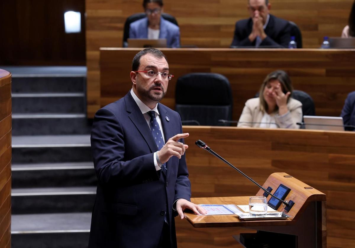 Adrián Barbón, en la segunda jornada del debate del estado de la región.