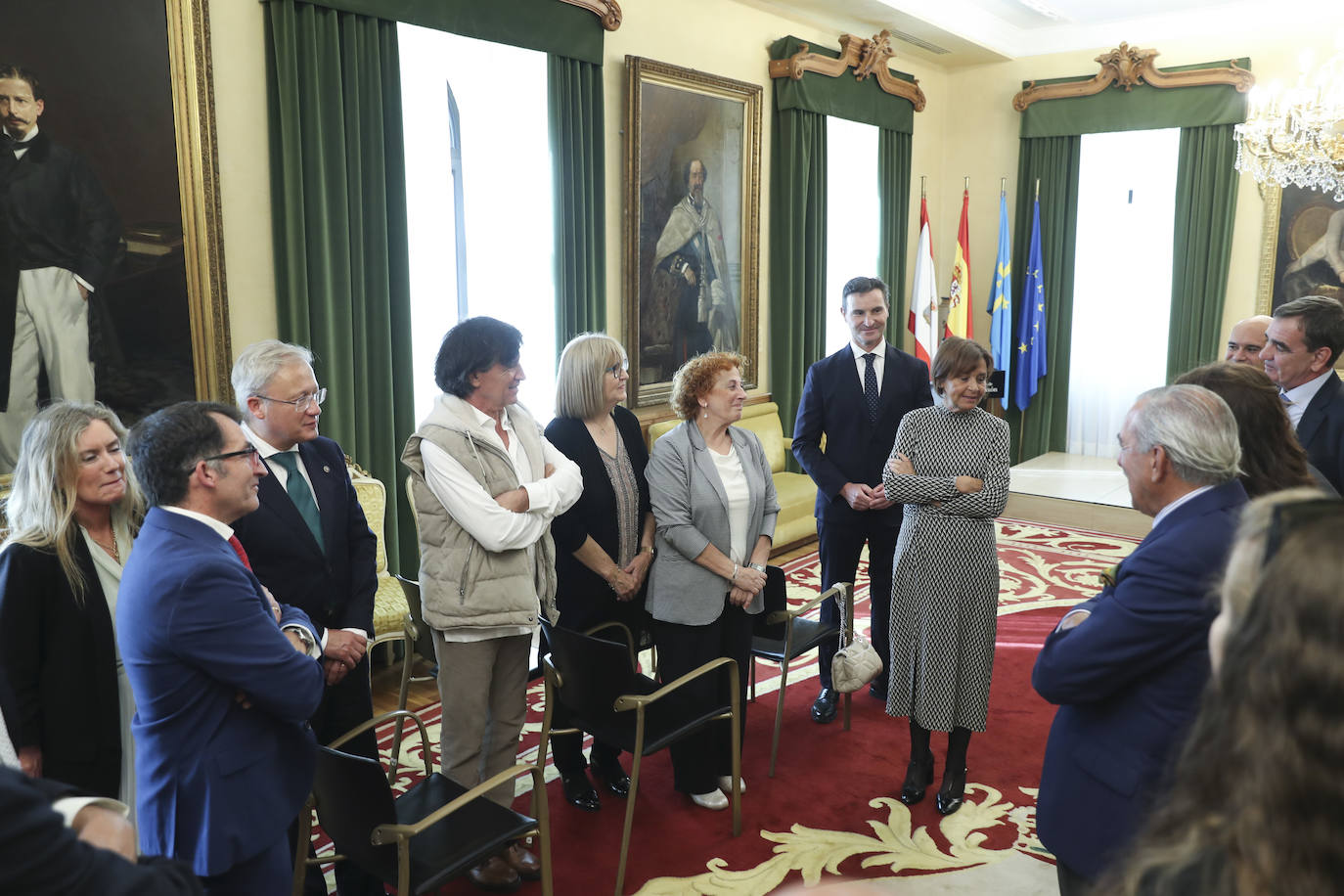 El Ayuntamiento de Gijón recibe a los galardonados con los Premios de EL COMERCIO, en imágenes