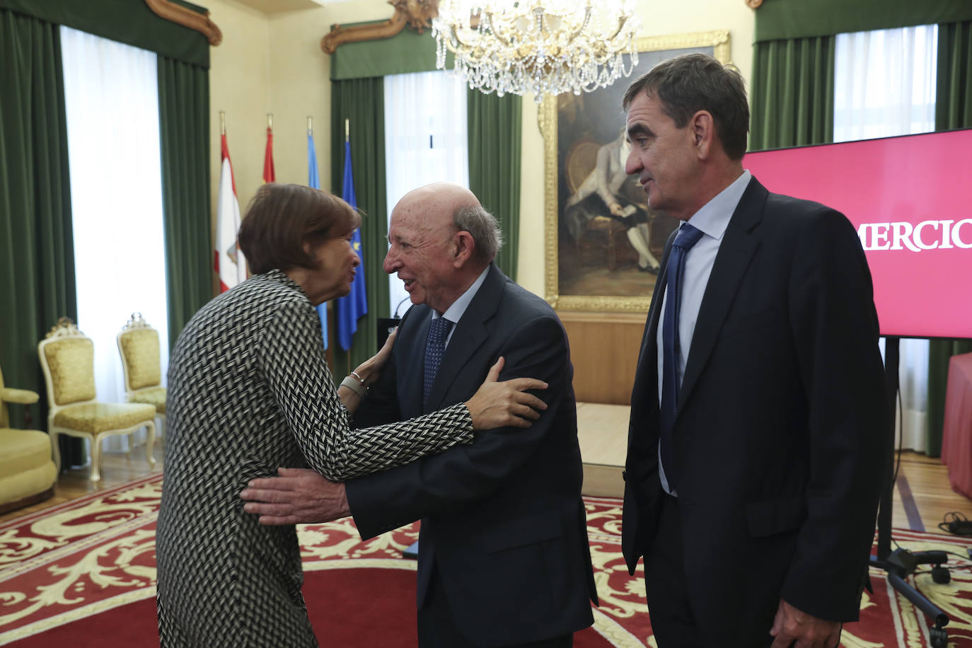 El Ayuntamiento de Gijón recibe a los galardonados con los Premios de EL COMERCIO, en imágenes