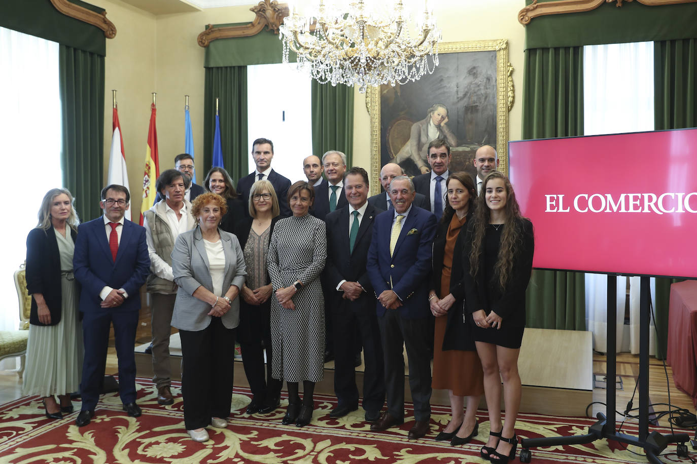 El Ayuntamiento de Gijón recibe a los galardonados con los Premios de EL COMERCIO, en imágenes