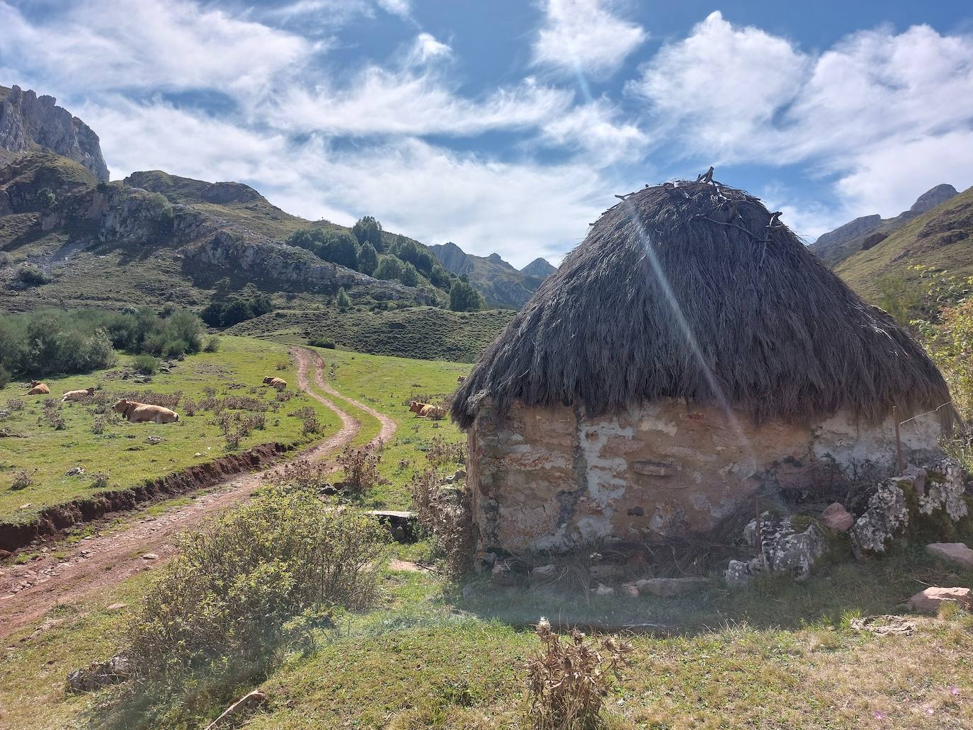 Imagen secundaria 1 - Lago del Valle/ Teito/ sendero bajando de las Morteras