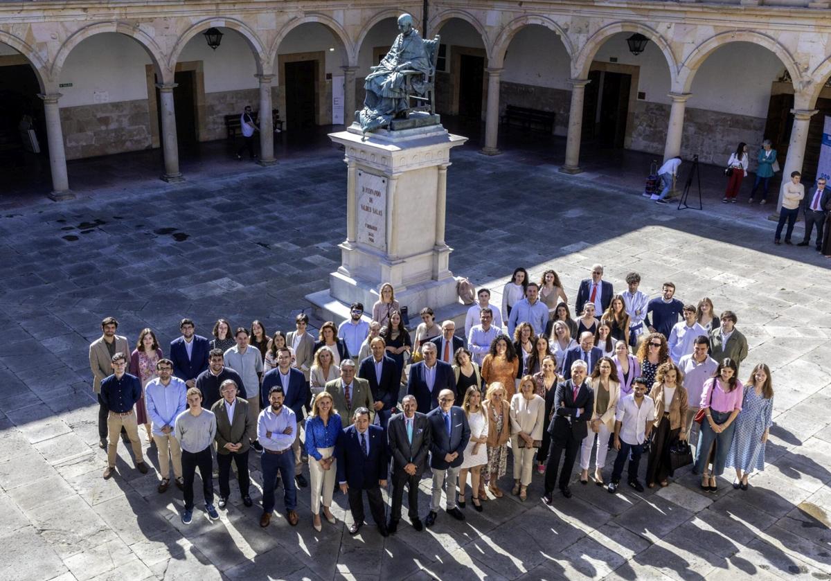 Un gran equipo. Gala anual del Encuentro de socios en Navidad, en diciembre de 2023, donde se entregó la distinción socio de honor de Compromiso Asturias XXI.