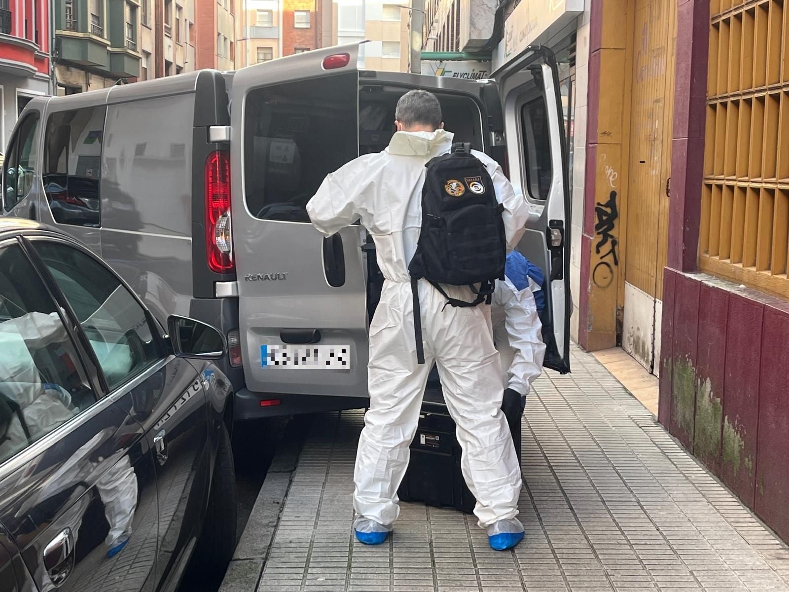 Hallan muerto a puñaladas a un hombre en un piso de Gijón