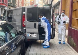 Hallan muerto a puñaladas a un hombre en un piso de Gijón