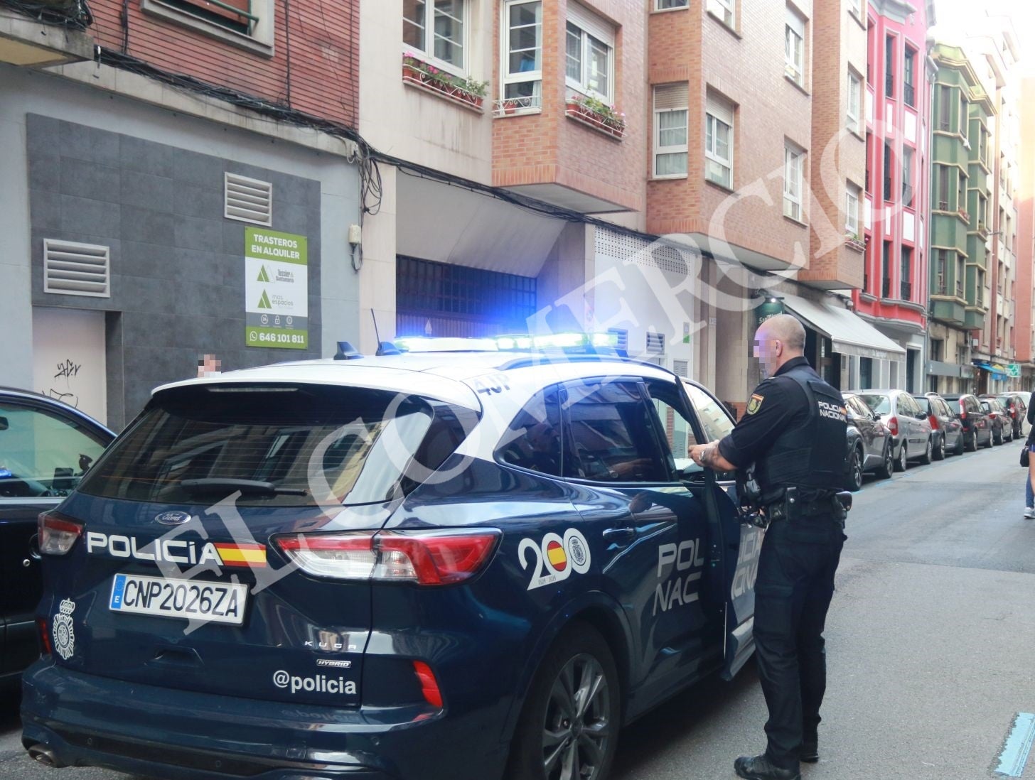 Hallan muerto a puñaladas a un hombre en un piso de Gijón