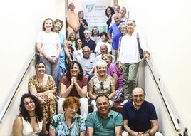 Equipo.No están todos los que son, pero sí son todos los que están. Foto de familia del equipo del Teléfono de la Esperanza en Asturias.