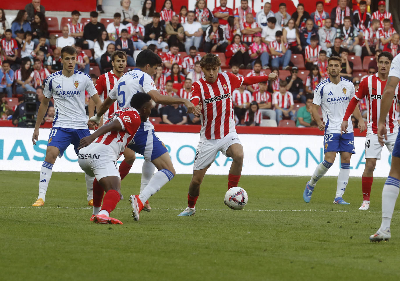 Las mejores imágenes del Sporting de Gijón - Real Zaragoza