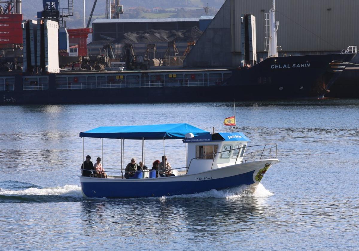 Los paseos en barco guiados por la ría concluyen con lleno