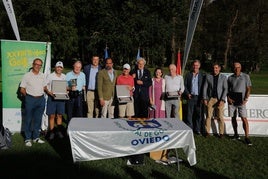 Los integrantes del equipo del Villaviciosa Golf posaron en la tradicional foto de familia en la clausura con autoridades, patrocinadores y organizadores.