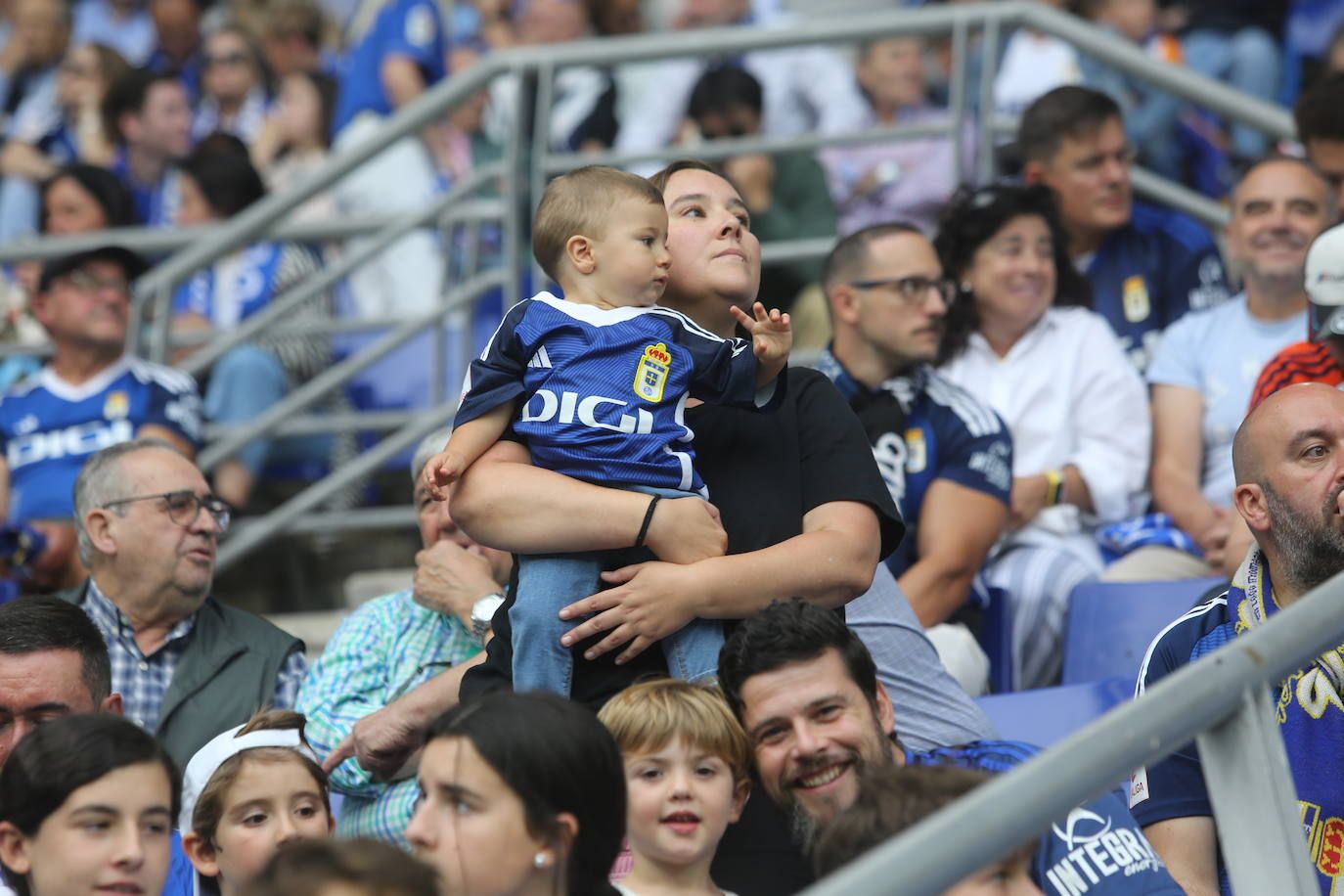 ¿Estuviste viendo el Real Oviedo - Eibar? ¡Búscate en las fotos del Tartiere!