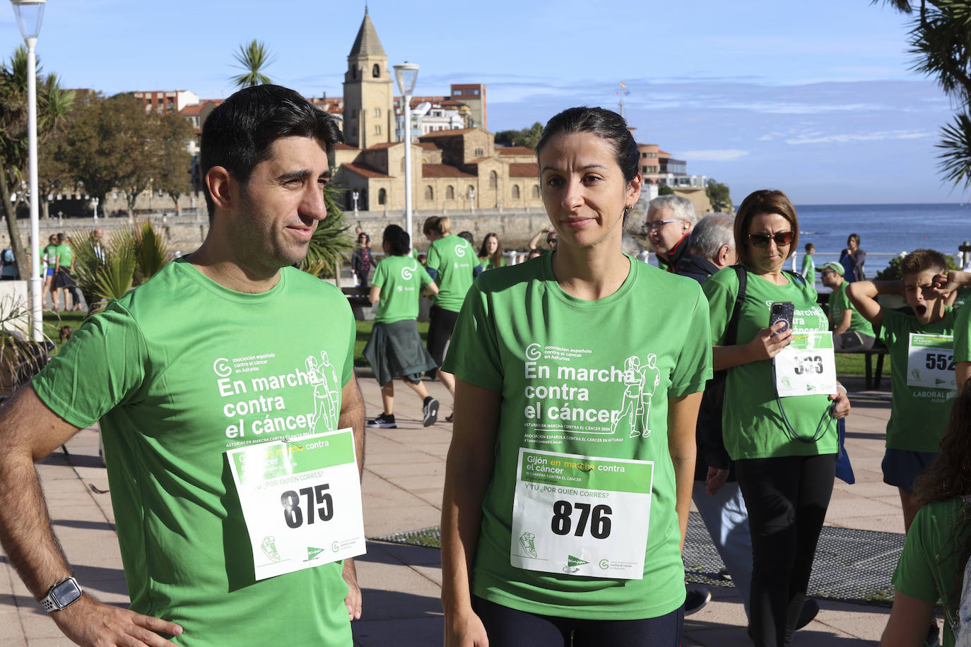 Una marea verde marcha contra el cáncer en Gijón