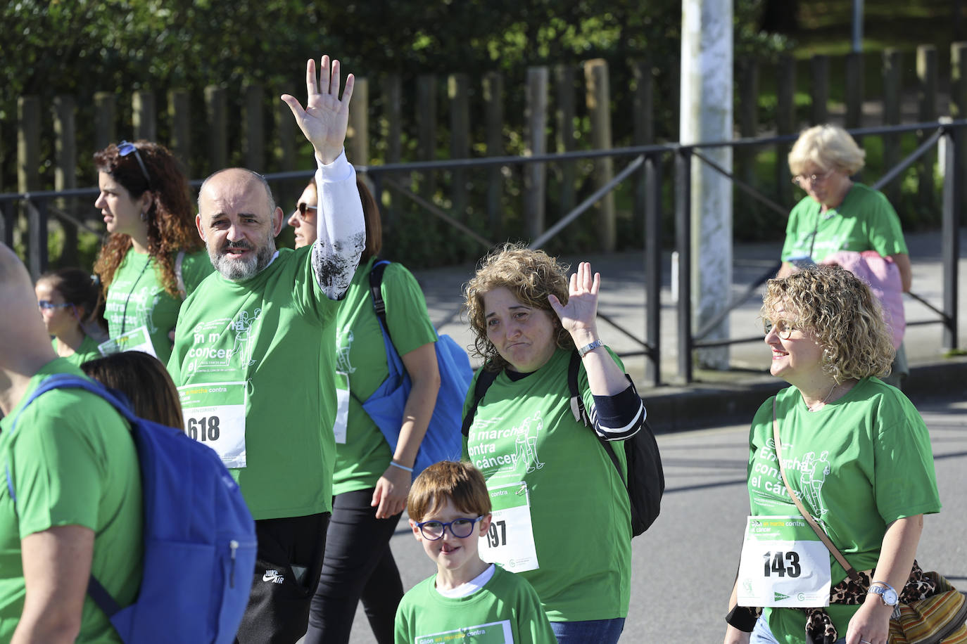 Una marea verde marcha contra el cáncer en Gijón