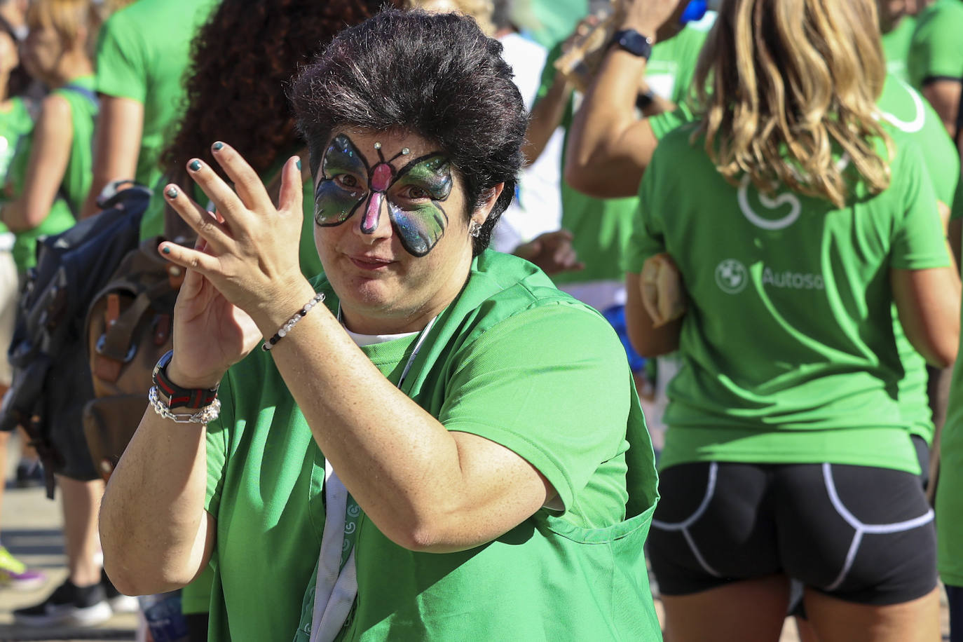 Una marea verde marcha contra el cáncer en Gijón