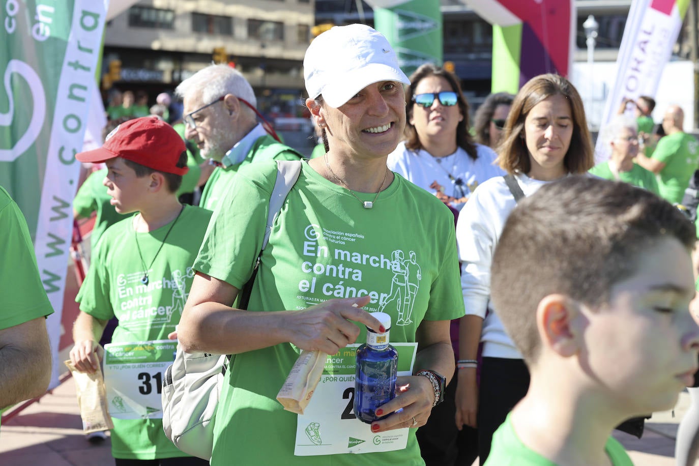 Una marea verde marcha contra el cáncer en Gijón